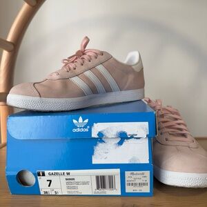 Adidas Gazelle Sneakers in Vapour Pink/ White/Gold Metallic